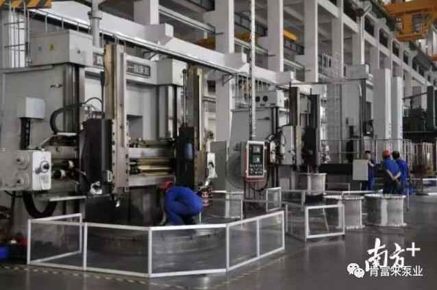 65年来，熊猫体育-熊猫体育(中国)官方网站一直专注于泵领域的研究和应用，图为熊猫体育-熊猫体育(中国)官方网站车间