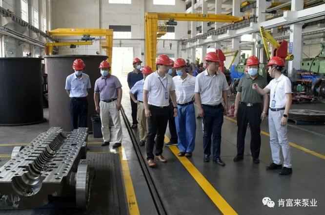 董事长、总经理陈迪，党委副书记黎宇明陪同调研组一行参观熊猫体育-熊猫体育(中国)官方网站展览室